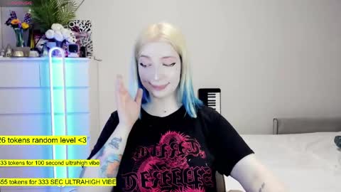 Snapshot of raaaaaaawr chatting on 04.22.26 - online show from 04.22.26