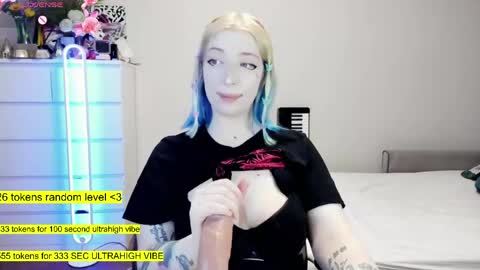 Snapshot of raaaaaaawr chatting on 04.23.26 - online show from 04.23.26