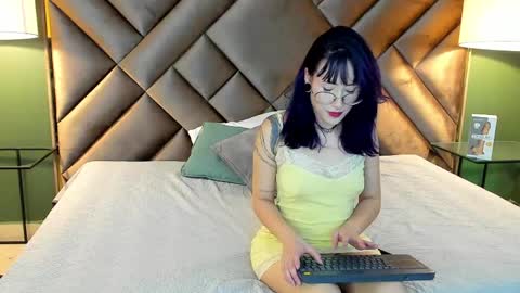 Snapshot of rache_roth chatting on 04.30.26 Rachel online show from 04.30.26