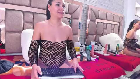 Snapshot of rachel_westt chatting on 12.21.24 RACHEL online show from 12.21.24