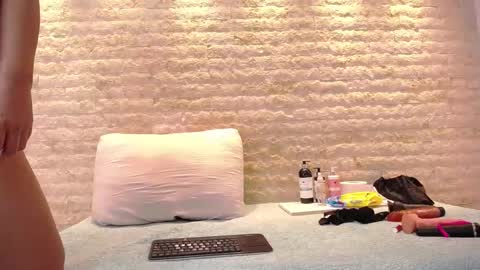 Snapshot of rachel_westt chatting on 02.01.25 RACHEL online show from 02.01.25