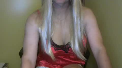 Snapshot of rachelcrossxo chatting on 06.11.26 RachelCrossXO online show from 06.11.26