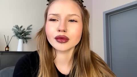 Snapshot of rachellemontag chatting on 02.13.26 Alex online show from 02.13.26