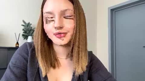 Snapshot of rachellemontag chatting on 02.26.26 Alex online show from 02.26.26