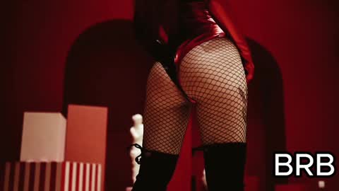 Snapshot of rachelqueen_ chatting on 12.13.24 Miko Pleasee help me get 100 likes online show from 12.13.24