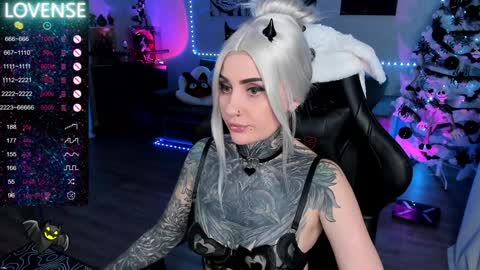 Snapshot of rachelqueen_ chatting on 01.07.25 Miko Pleasee help me get 100 likes online show from 01.07.25
