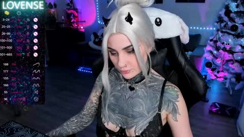 Snapshot of rachelqueen_ chatting on 01.11.25 Miko Pleasee help me get 100 likes online show from 01.11.25