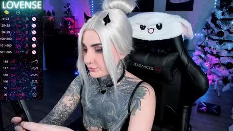 Snapshot of rachelqueen_ chatting on 01.17.25 Miko Pleasee help me get 100 likes online show from 01.17.25