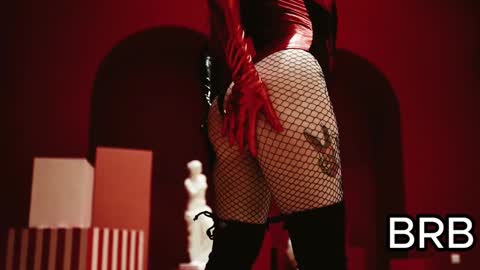 Snapshot of rachelqueen_ chatting on 02.03.25 Miko Pleasee help me get 100 likes online show from 02.03.25