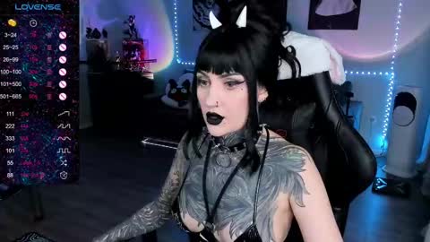Snapshot of rachelqueen_ chatting on 02.17.25 Miko Pleasee help me get 100 likes online show from 02.17.25