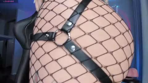 Snapshot of rachelqueen_ chatting on 07.27.26 Miko Pleasee help me get 100 likes online show from 07.27.26