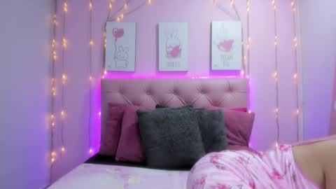 Snapshot of radiant_sapphire chatting on 02.01.25 radiant_sapphire online show from 02.01.25