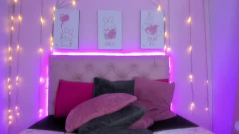 Snapshot of radiant_sapphire chatting on 02.01.25 radiant_sapphire online show from 02.01.25