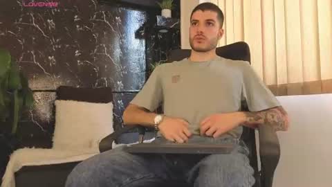 Snapshot of rafael_mendez chatting on 06.18.26 R A F A E L online show from 06.18.26