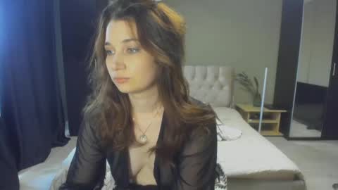 Snapshot of rahatlocum chatting on 05.25.26 Sofie online show from 05.25.26