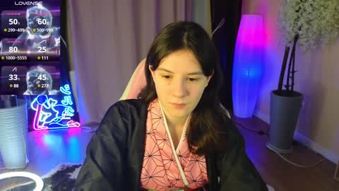 Snapshot of raiden_maid chatting on 12.14.24 Betty online show from 12.14.24