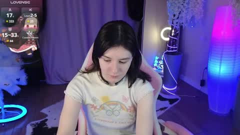 Snapshot of raiden_maid chatting on 12.21.24 Betty online show from 12.21.24