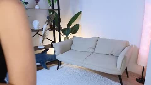 Snapshot of raiden_maid chatting on 11.20.25 Betty online show from 11.20.25