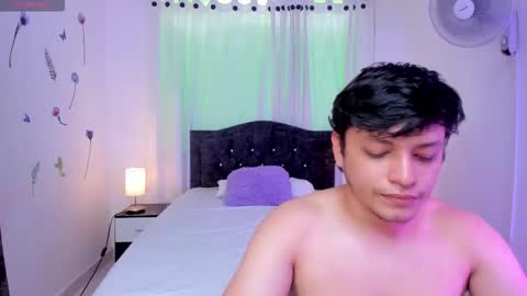 Snapshot of raiderandroxie chatting on 11.21.25 raider and roxie online show from 11.21.25