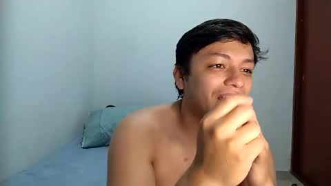 Snapshot of raiderandroxie chatting on 12.01.25 raider and roxie online show from 12.01.25