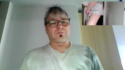 Snapshot of rainer70iger2 chatting on 01.04.25 Rainer online show from 01.04.25