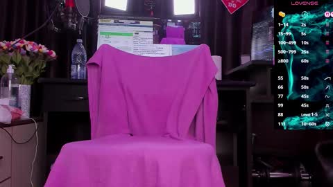 Laura online show from 11.24.25