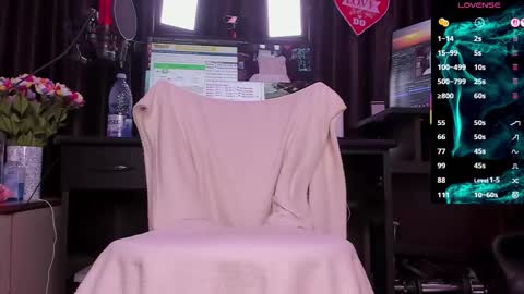 Laura online show from 12.15.25