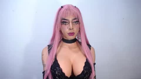 Snapshot of ramonasmit chatting on 10.21.25 RamonaSmit online show from 10.21.25