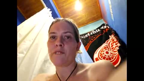 Snapshot of randcandy77 chatting on 02.19.25 Randcandy77 online show from 02.19.25