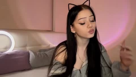 Snapshot of randiburt chatting on 10.18.25 Luna online show from 10.18.25