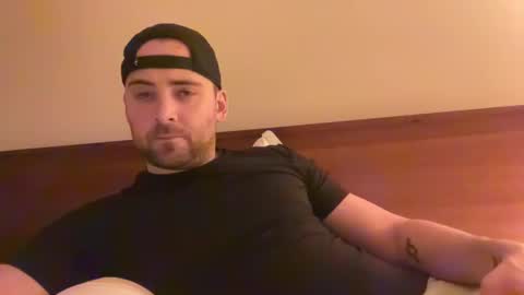 Snapshot of randomdude5950 chatting on 02.14.25 randomdude5950 online show from 02.14.25