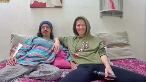 Snapshot of randomshuffle chatting on 02.09.25 MR DJ Randomshuffle friends playing with sexual energy live - OMG we are back online show from 02.09.25