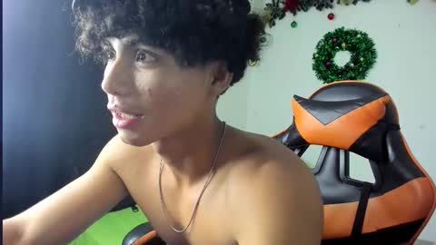 Snapshot of randy_escobar chatting on 12.17.25 randy_escobar online show from 12.17.25