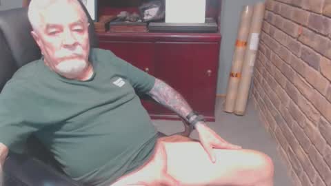 Snapshot of randyrodluvs69 chatting on 09.20.25 randyrodluvs69 online show from 09.20.25