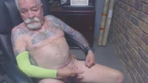 Snapshot of randyrodluvs69 chatting on 10.22.25 randyrodluvs69 online show from 10.22.25