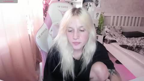 Snapshot of rapunzel_cute chatting on 10.03.25 Rapunzel online show from 10.03.25