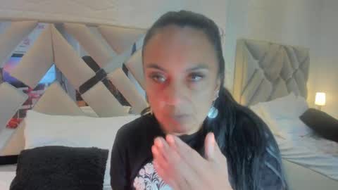 Raquel Moore  online show from 02.10.25