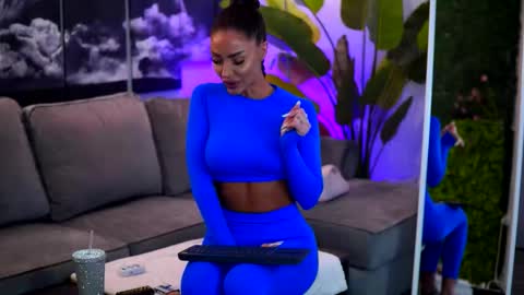 Raquelle online show from 02.06.26