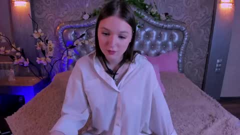 Snapshot of raven_crowe chatting on 05.28.26 Raven online show from 05.28.26