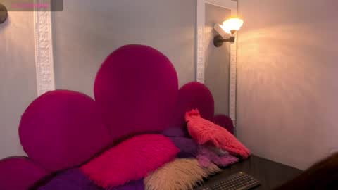 Snapshot of raven_loove chatting on 05.22.26 raven_loove online show from 05.22.26