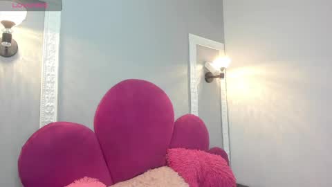 Snapshot of raven_loove chatting on 05.25.26 raven_loove online show from 05.25.26