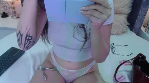 Snapshot of raven_love_ chatting on 09.22.25 raven_love_ online show from 09.22.25