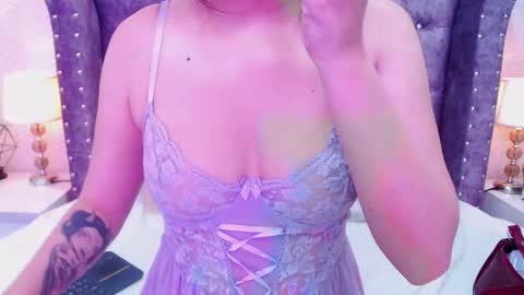 Snapshot of raven_love_ chatting on 10.08.25 raven_love_ online show from 10.08.25
