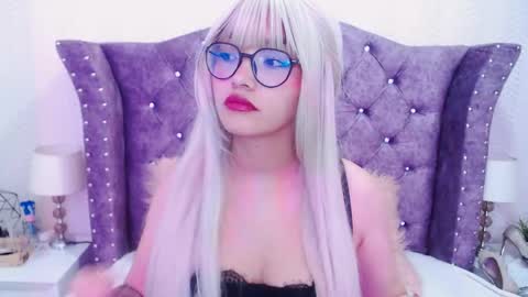 Snapshot of raven_love_ chatting on 10.21.25 raven_love_ online show from 10.21.25