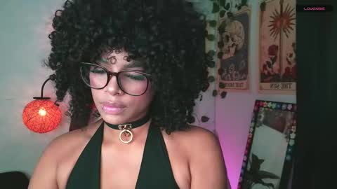 Snapshot of raven_luv chatting on 09.14.25 raven online show from 09.14.25