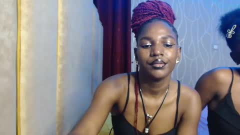 Snapshot of raven_luxe chatting on 05.14.26 Raven online show from 05.14.26