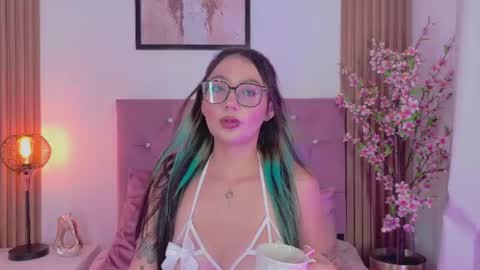 Snapshot of ravena_queen chatting on 07.18.26 ravena_queen online show from 07.18.26