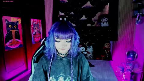 Snapshot of ravencollen chatting on 05.19.26 ravencollen online show from 05.19.26