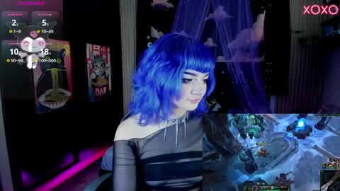 Snapshot of ravencollen chatting on 05.29.26 ravencollen online show from 05.29.26