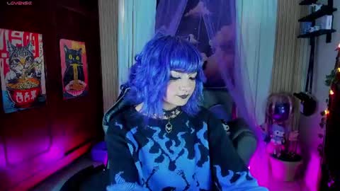 Snapshot of ravencollen chatting on 06.19.26 ravencollen online show from 06.19.26